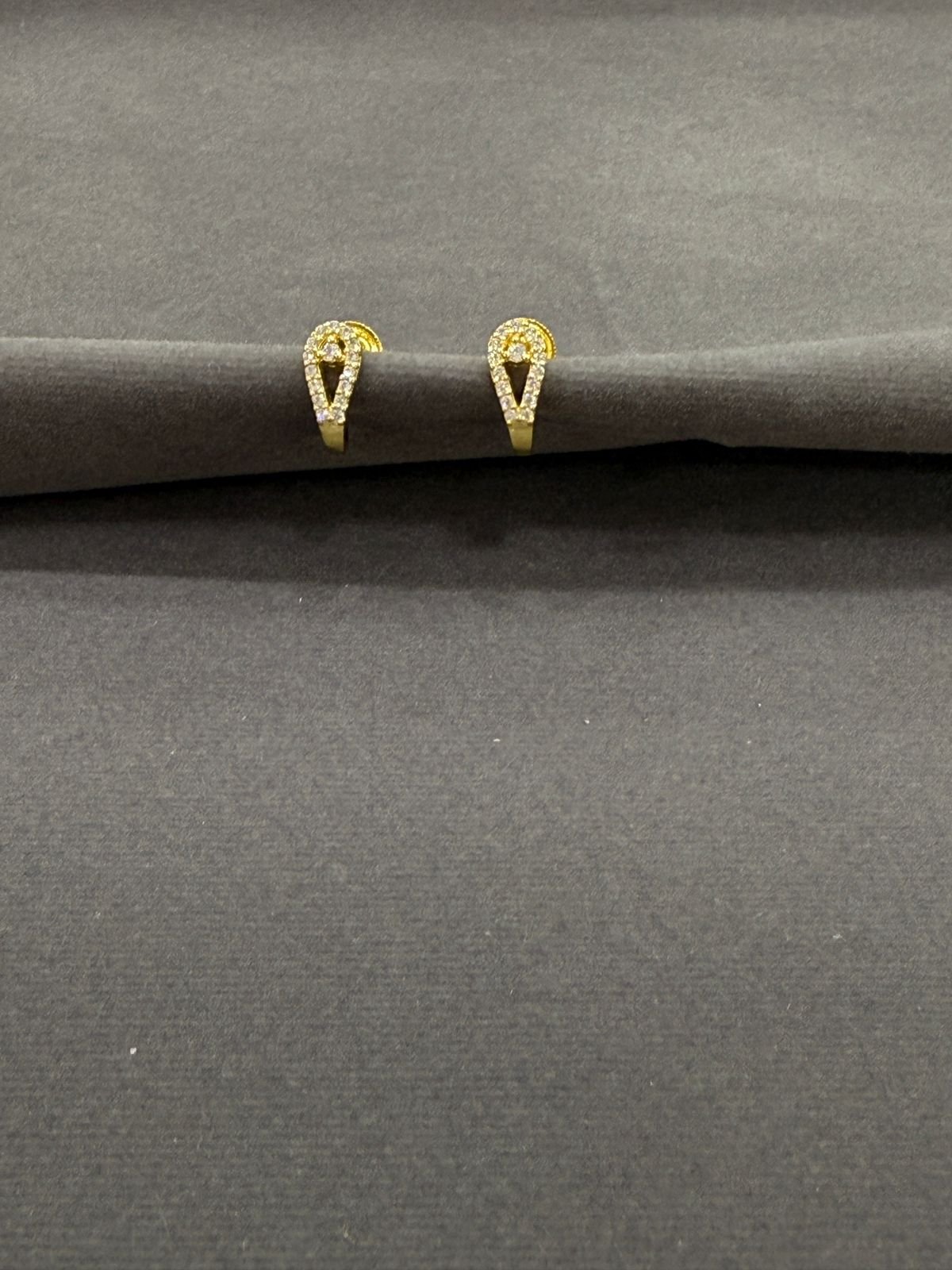 Gold-Plated  92.5 silver J-Type Stone Motif Studs